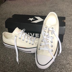 Converse sneakers women’s US size 8 never worn NWT
